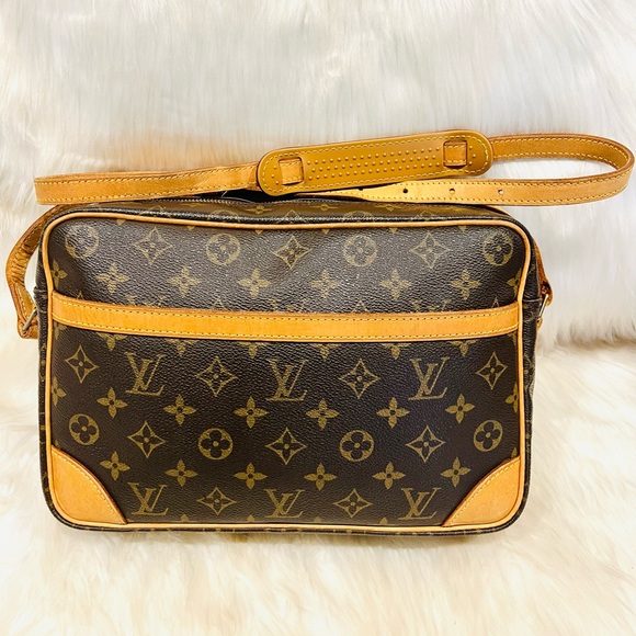Authentic Louis Vuitton Monogram Trocadero 30 Shoulder Bag - Picture 2 of 15